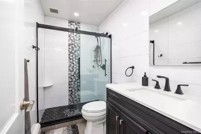200 Merrick Road #F, Amityville, NY 11701 - Photo 4