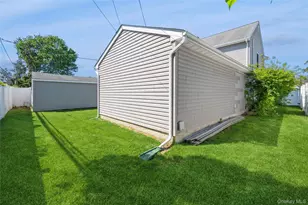 49 Harness Ln, Levittown, NY 11756 - Photo 32