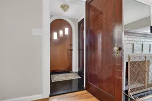 2456 Rockville Centre Pkwy, Oceanside, NY 11572 - Photo 2