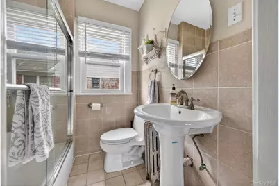 2456 Rockville Centre Parkway, Oceanside, NY 11572 - Photo 4