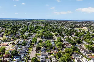 2456 Rockville Centre Pkwy, Oceanside, NY 11572 - Photo 42