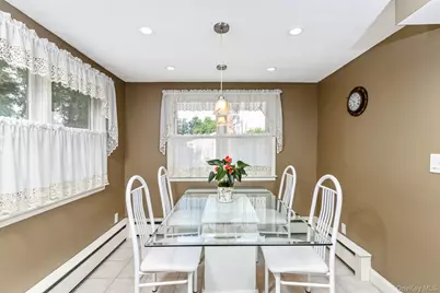19 Knoll Lane, Smithtown, NY 11787 - Photo 12