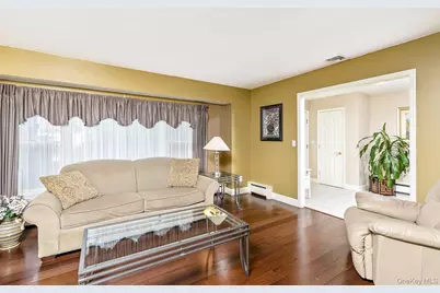 19 Knoll Lane, Smithtown, NY 11787 - Photo 4