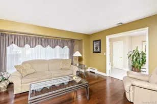 19 Knoll Ln, Smithtown, NY 11787 - Photo 4