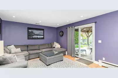 19 Knoll Lane, Smithtown, NY 11787 - Photo 14