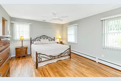 19 Knoll Lane, Smithtown, NY 11787 - Photo 18