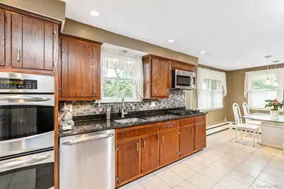 19 Knoll Lane, Smithtown, NY 11787 - Photo 10