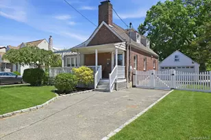 2395 Yorktown St, Oceanside, NY 11572 - Photo 2