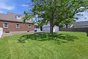 2395 Yorktown St, Oceanside, NY 11572 - Photo 36