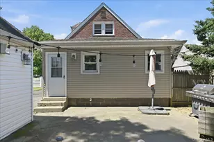 2395 Yorktown St, Oceanside, NY 11572 - Photo 32