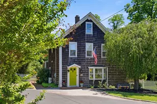4 Landing Meadow Rd, Smithtown, NY 11787 - Photo 2