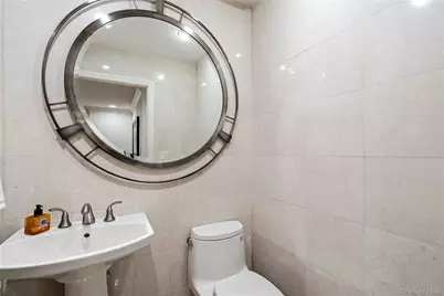 265 Sparrow Drive #265, Manhasset, NY 11030 - Photo 8