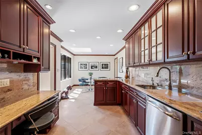 265 Sparrow Drive #265, Manhasset, NY 11030 - Photo 10