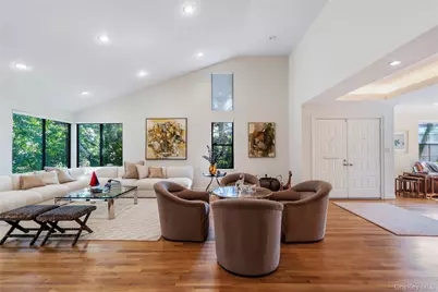 265 Sparrow Drive #265, Manhasset, NY 11030 - Photo 2