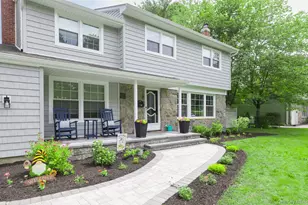 66 Cygnet Dr, Smithtown, NY 11787 - Photo 2