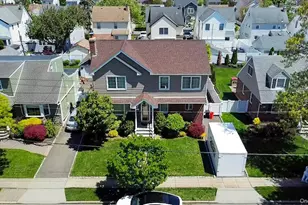 233 Collins Ave, Williston Park, NY 11596 - Photo 32