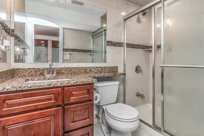 233 Collins Avenue, Williston Park, NY 11596 - Photo 12