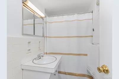 4705 Henry Hudson Parkway #3B, Bronx, NY 10471 - Photo 8