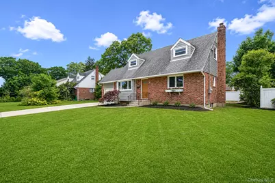 192 W 18th Street, Deer Park, NY 11729 - Photo 2