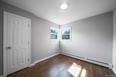 192 W 18th Street, Deer Park, NY 11729 - Photo 20