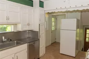 209 Sherman St, Lynbrook, NY 11563 - Photo 10
