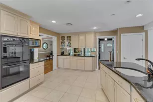 21 Martha Ct, Centerport, NY 11721 - Photo 6