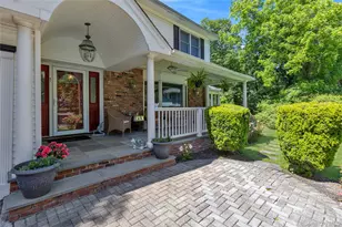 21 Martha Ct, Centerport, NY 11721 - Photo 2