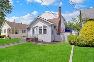 255 Rolling St, Malverne, NY 11565 - Photo 2