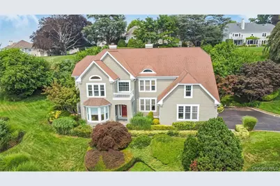 47 Pembroke Drive, Glen Cove, NY 11542 - Photo 2