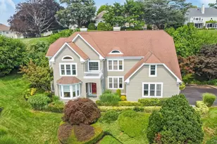 47 Pembroke Dr, Glen Cove, NY 11542 - Photo 2