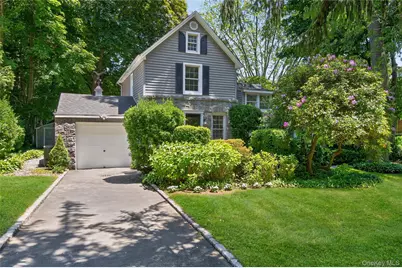 136 Lodge Avenue, Huntington Station, NY 11746 - Photo 2