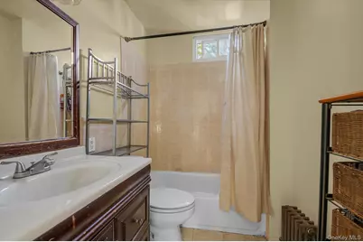 225-13 95th Avenue, Floral Park, NY 11001 - Photo 14