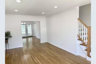 135 Barwick Boulevard, Mineola, NY 11501 - Photo 10