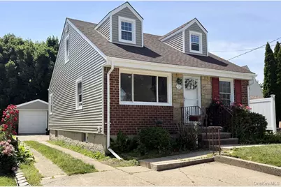 135 Barwick Boulevard, Mineola, NY 11501 - Photo 2