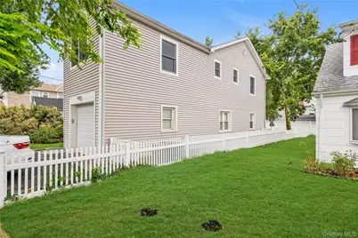 11 Nesaquake Avenue #2nd Fl, Port Washington, NY 11050 - Photo 14