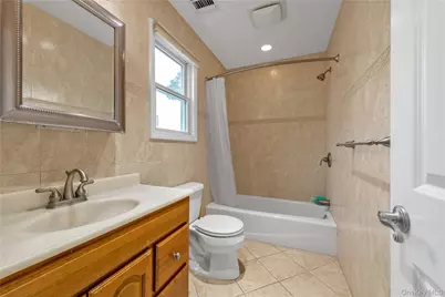 11 Nesaquake Avenue #2nd Fl, Port Washington, NY 11050 - Photo 8