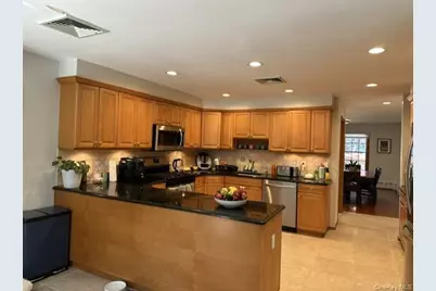 100 Rockywood Road, Manhasset, NY 11030 - Photo 6