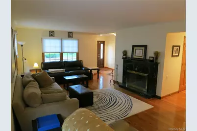 100 Rockywood Road, Manhasset, NY 11030 - Photo 4