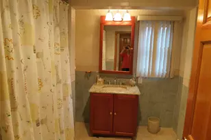 100 Rockywood Rd, Manhasset, NY 11030 - Photo 16