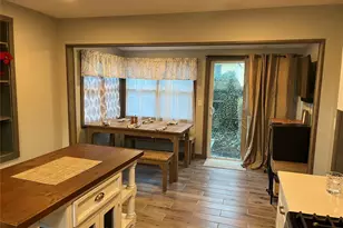 824 W Main St, Riverhead, NY 11901 - Photo 10