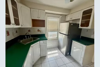 203 Rockaway Parkway #2nd FL, Valley Stream, NY 11580 - Photo 6