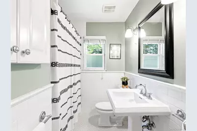 19 Radcliff Avenue, Port Washington, NY 11050 - Photo 10