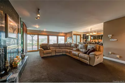 164 W Islip Road, West Islip, NY 11795 - Photo 12
