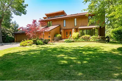 164 W Islip Road, West Islip, NY 11795 - Photo 4