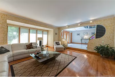 164 W Islip Road, West Islip, NY 11795 - Photo 8