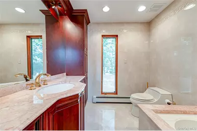 164 W Islip Road, West Islip, NY 11795 - Photo 20