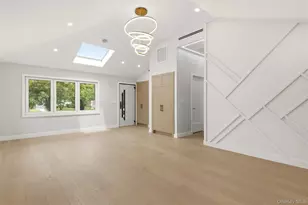 109 Nassau Dr, Albertson, NY 11507 - Photo 2