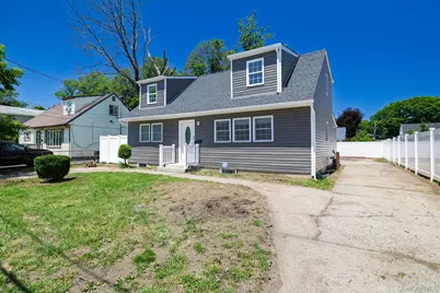 27 New Avenue, Wyandanch, NY 11798 - Photo 2
