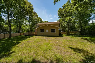 25 Camelot Drive, Centereach, NY 11720 - Photo 32