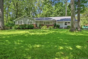 34 Bolan Dr, Huntington Station, NY 11746 - Photo 2